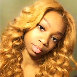 Meet your Posher, Alisia